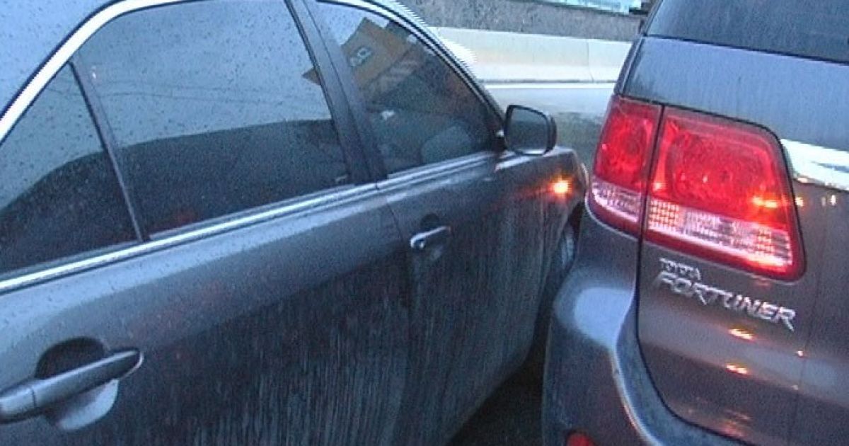 Жахливе ДТП в Києві: 5 машин зіткнулися на набережній / © magnolia-tv.com