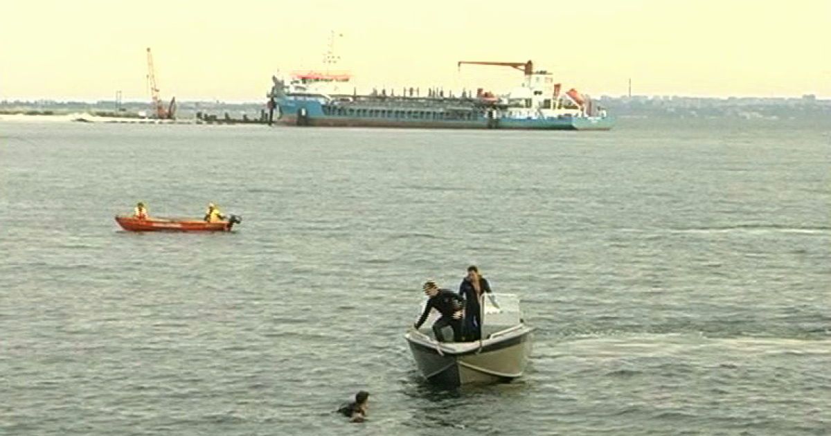 МНСники вирішують, як безпечно позбутися арсеналу на дні