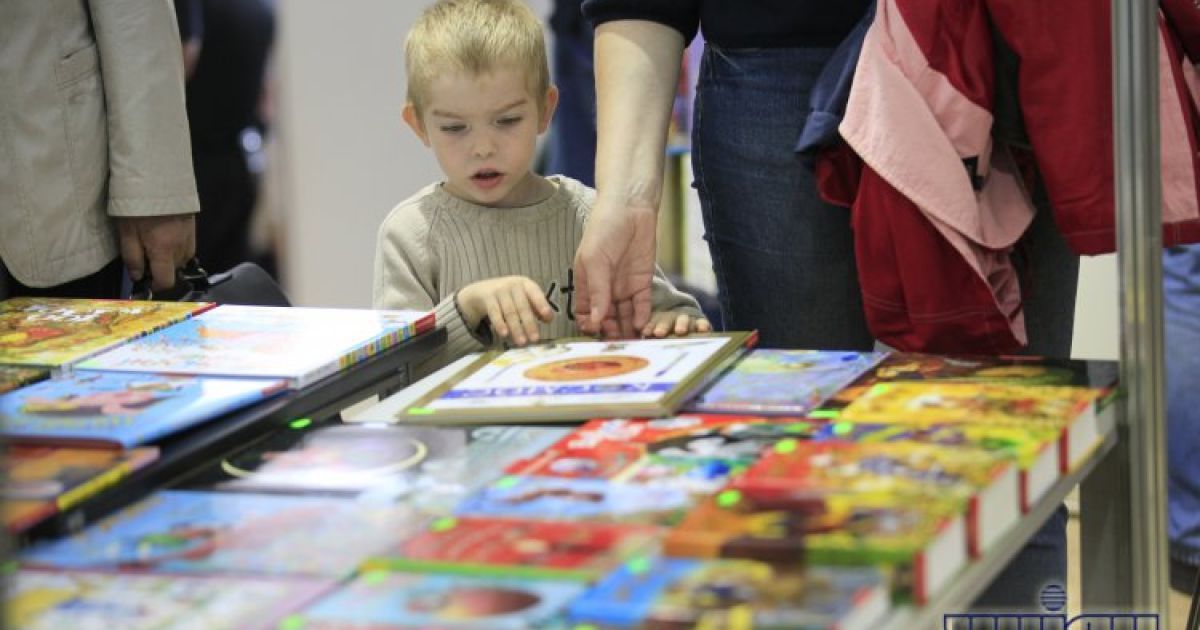 На книжковій ярмарці презентували найбільшу українську абетку / © УНІАН