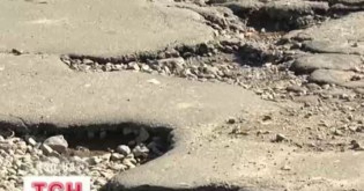 Діряві дороги помічають всі, крім відповідальних за їх ремонт служб