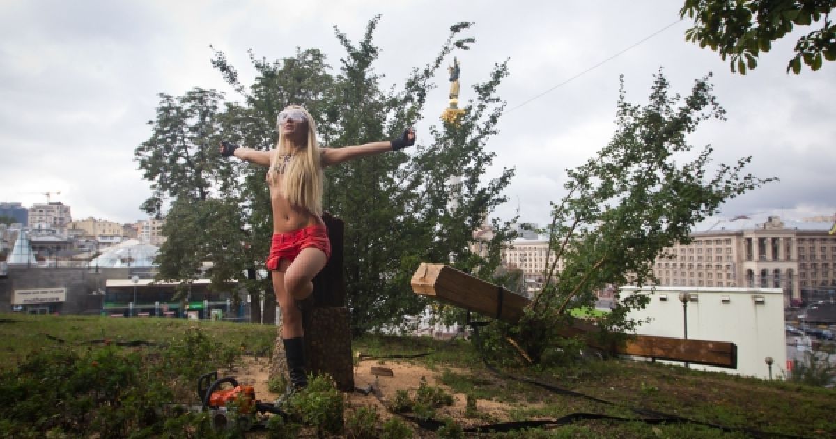 FEMENістки спаплюжили православну святиню, щоб підтримати Pussy Riot / © Украинское Фото