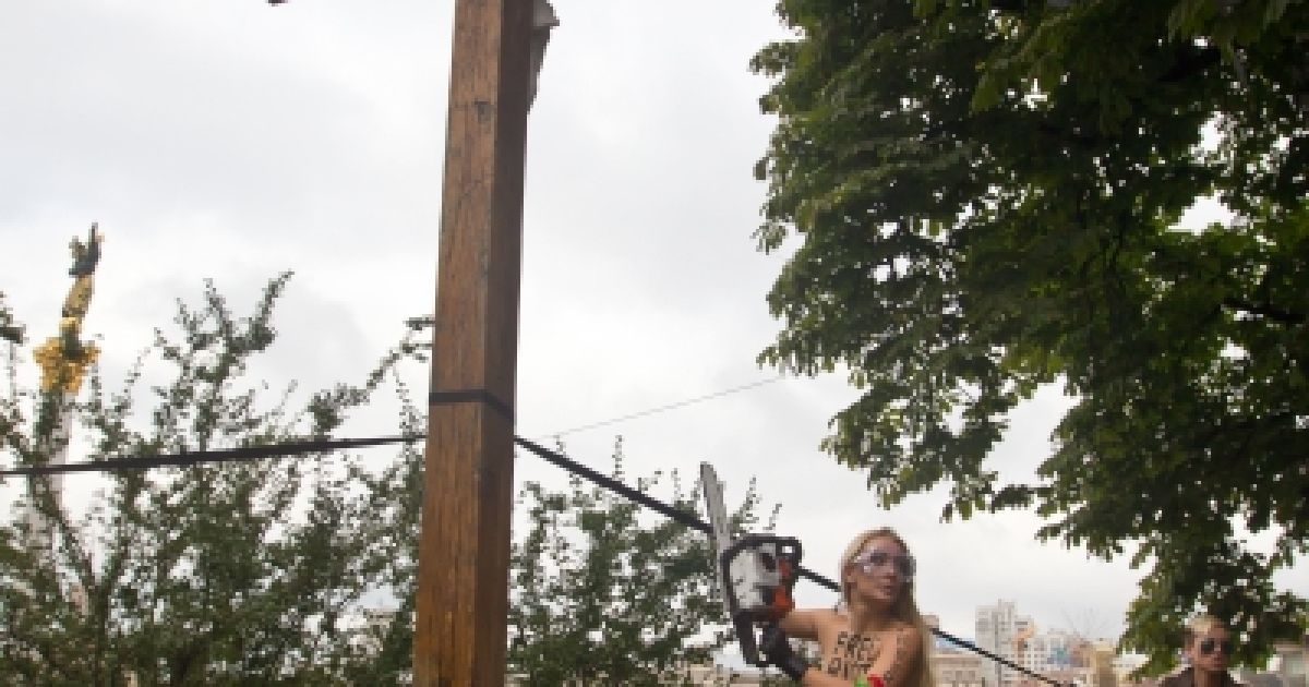 FEMENістки спаплюжили православну святиню, щоб підтримати Pussy Riot / © Украинское Фото