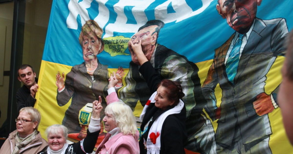 Опозиція мітингувала проти фальсифікацій на дільницях