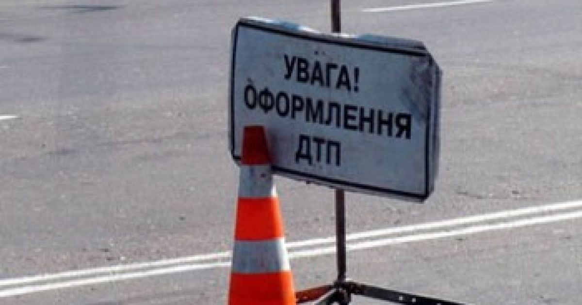 Чому чоловік намагався потрапити під машину, поки невідомо