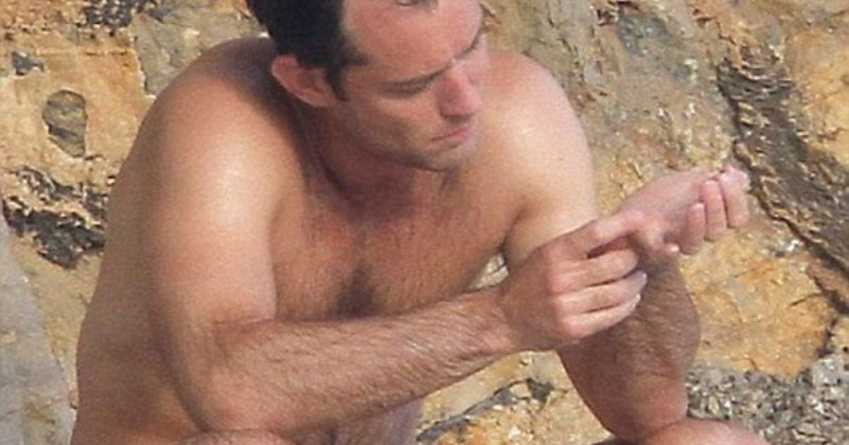 У Джуда помітна залисина