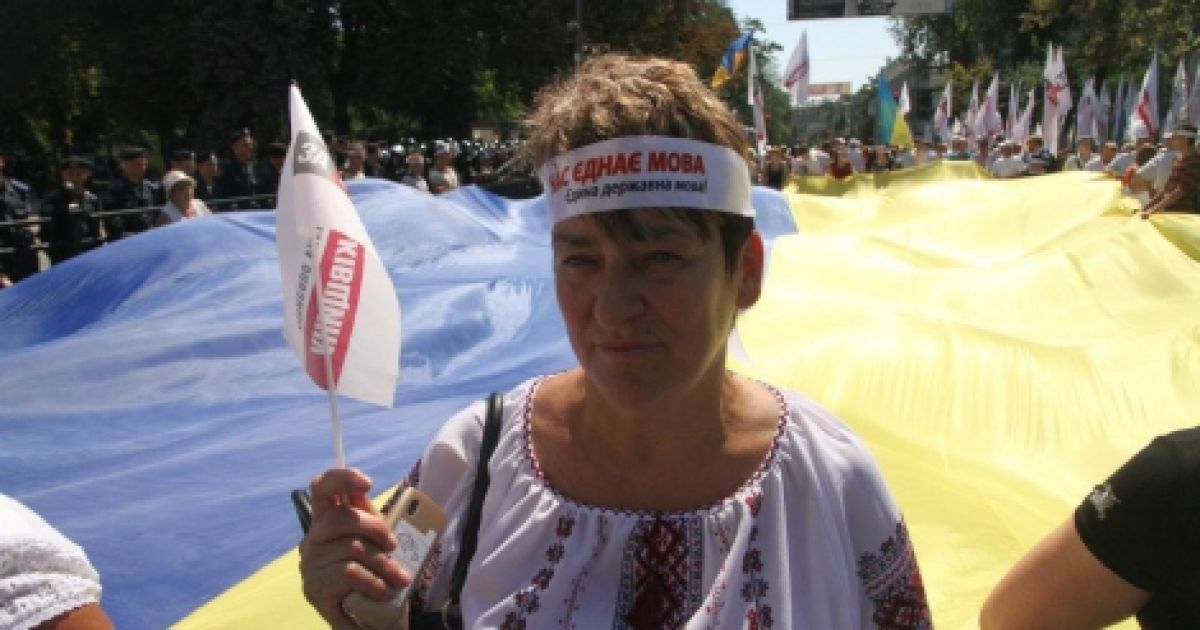 Прихильники опозиції вийшли під Раду захищати мову / © НБН