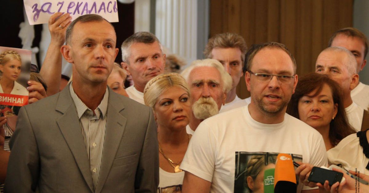Спортивні молодики продовжують &laquo;тероризувати&raquo; прихильників Тимошенко / © БЮТ-Батьківщина