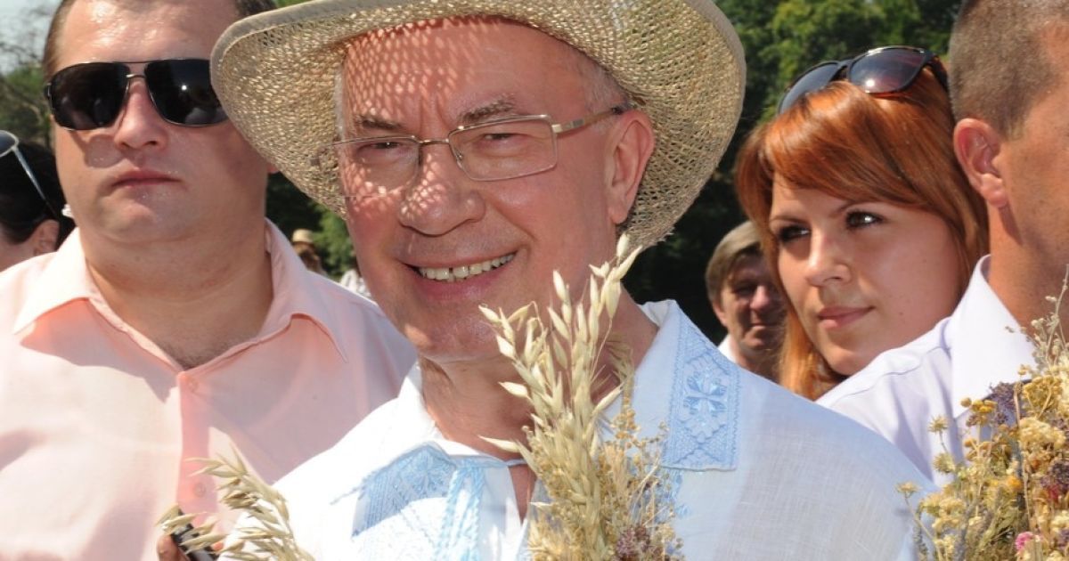Азаров сьогодні зайнятий не країною, а агітацією
