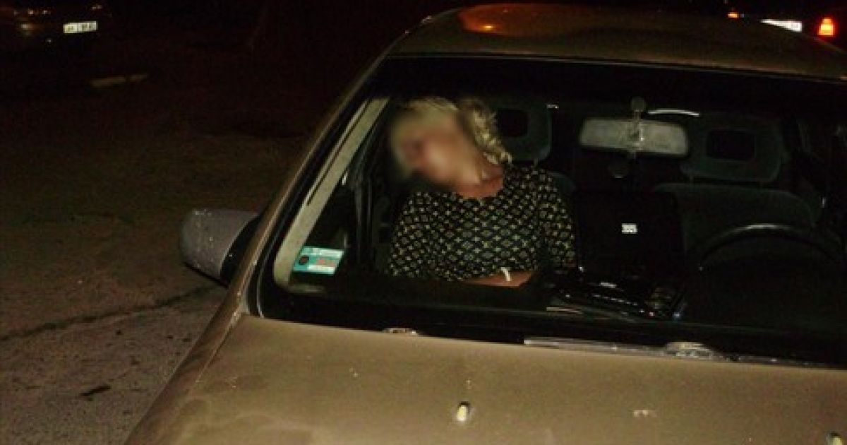 П&rsquo;яна дівчина, повертаючись з дискотеки, вкрала таксі і влаштувала ДТП