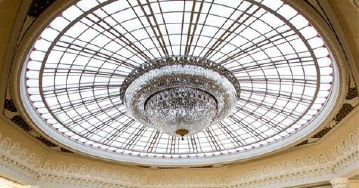 Депутати побоюються, що тонни скла і металу полетять їм на голови