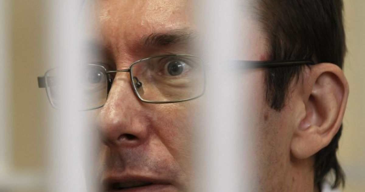 Луценко буде в тюрмі клеїти конверти
