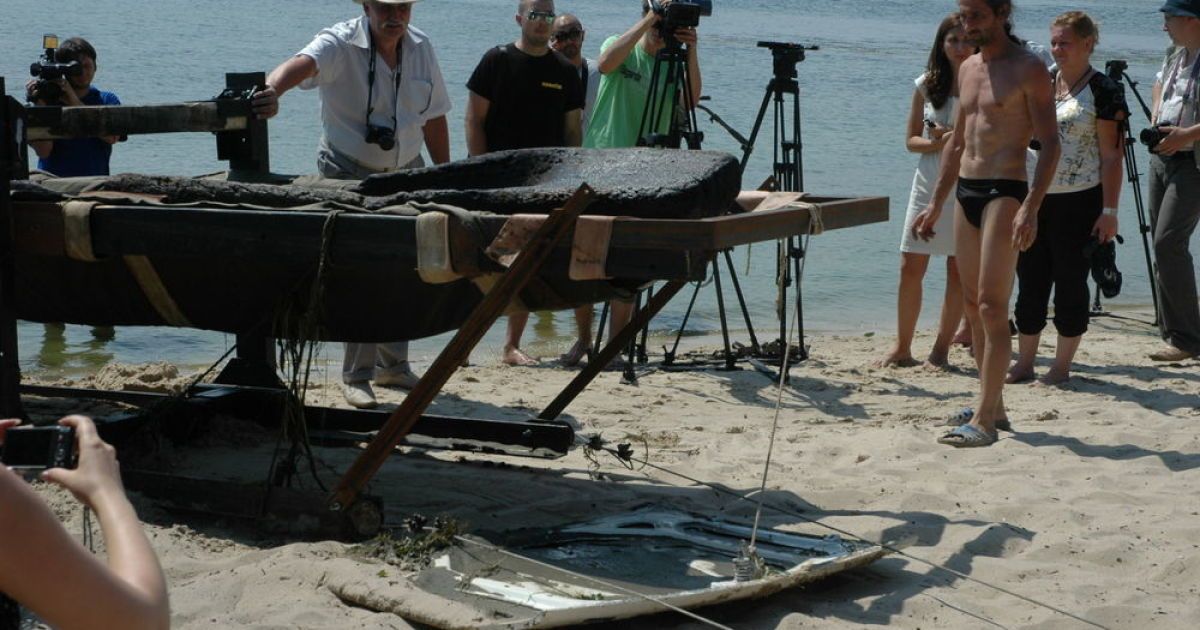 З дна Дніпра підняли човен часів Київської Русі / © Репортер Запоріжжя