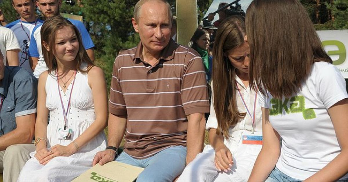 Путін поспілкувався з молоддю на форумі "Селігер-2012"
