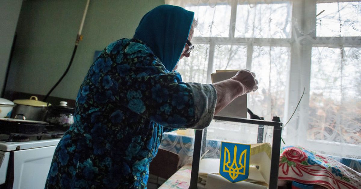 Регіонали обставили опозиційних депутатів на округах