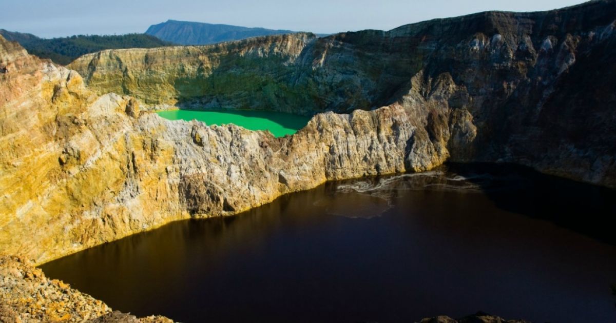 Кратерне озеро Келімуту - острів Флорес, Індонезія / © bigpicture.ru