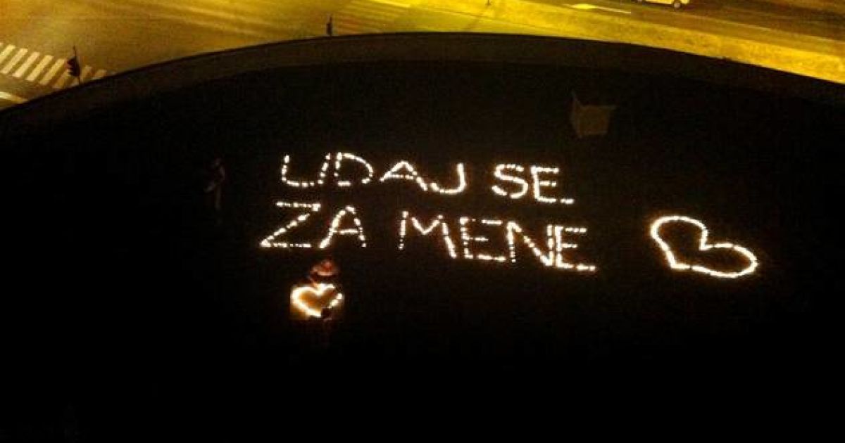 З 700 свічок Ясмін написав свою пропозицію коханій:  "Виходь за мене".
