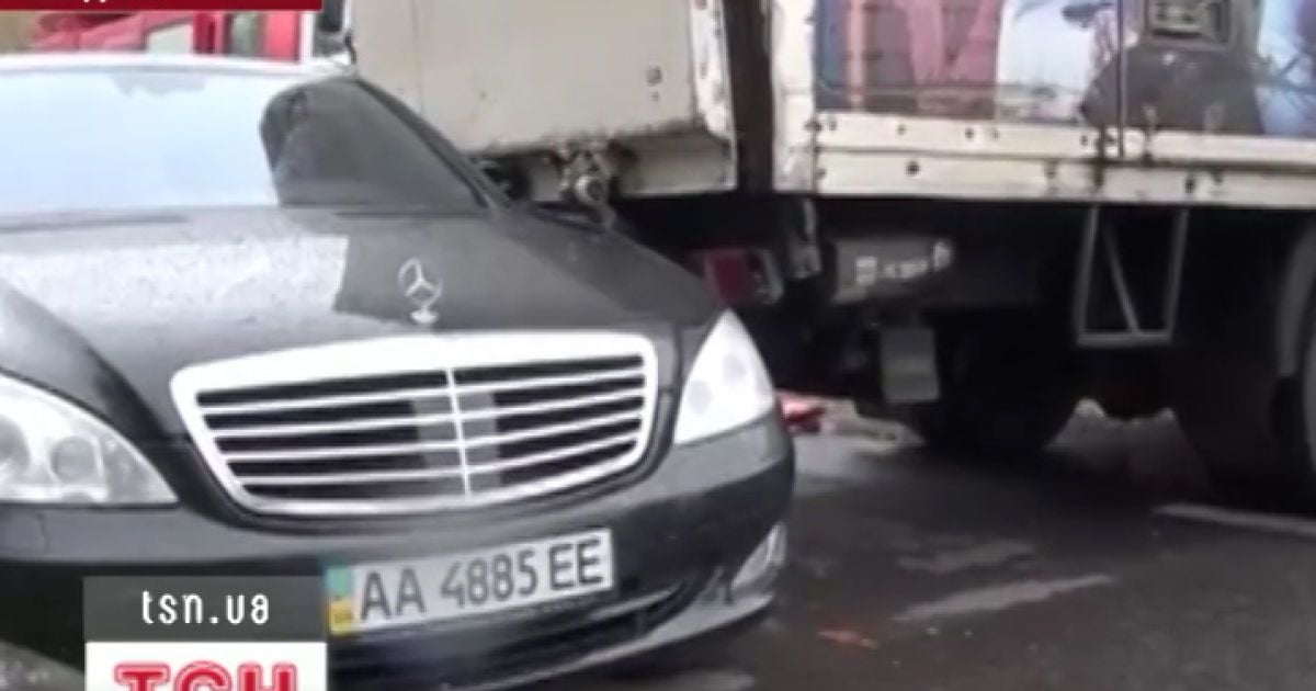 Депутат підозрює, що вантажівка зачепила його "Мерседес" невипадково
