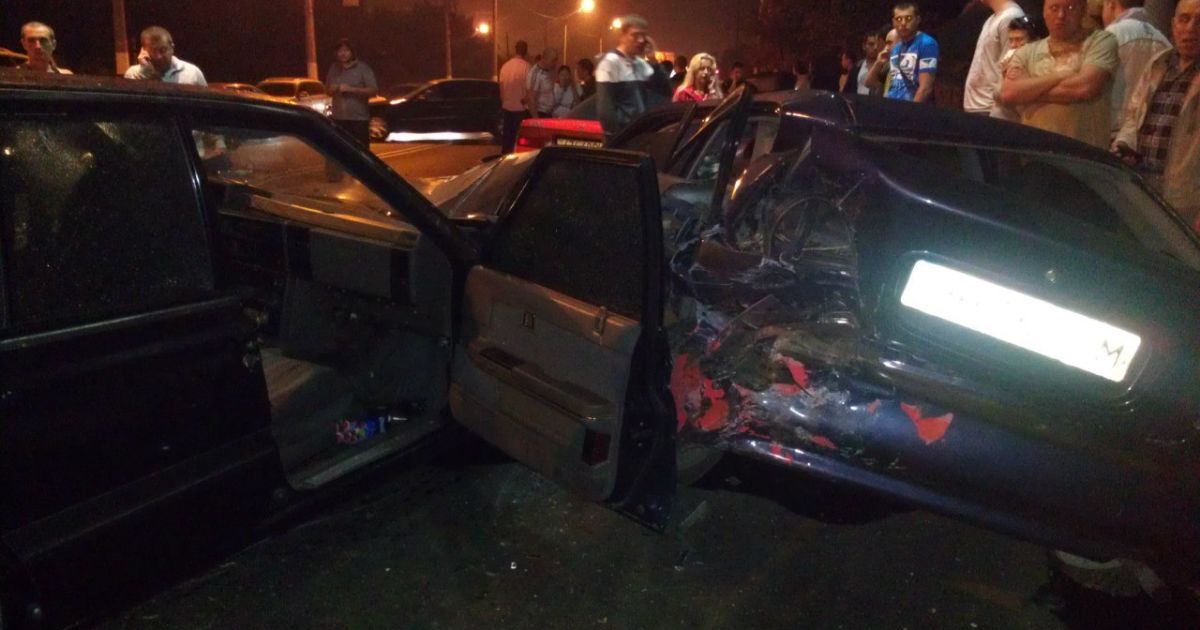 "Стрірейсери" розтрощили чотири автівки / © ex-clusive.com.ua