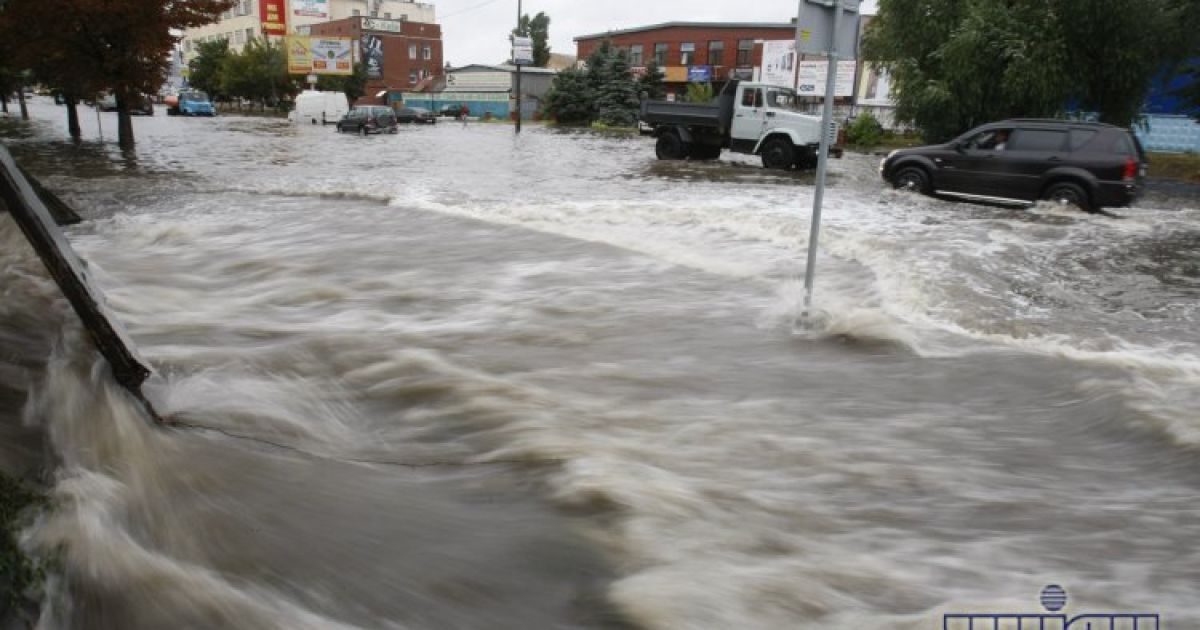 Після тривалої посухи Україну залило дощем