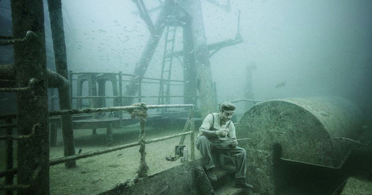 Фотограф відкрив виставку на глибині 40 м під водою_2 / © The Daily Mail