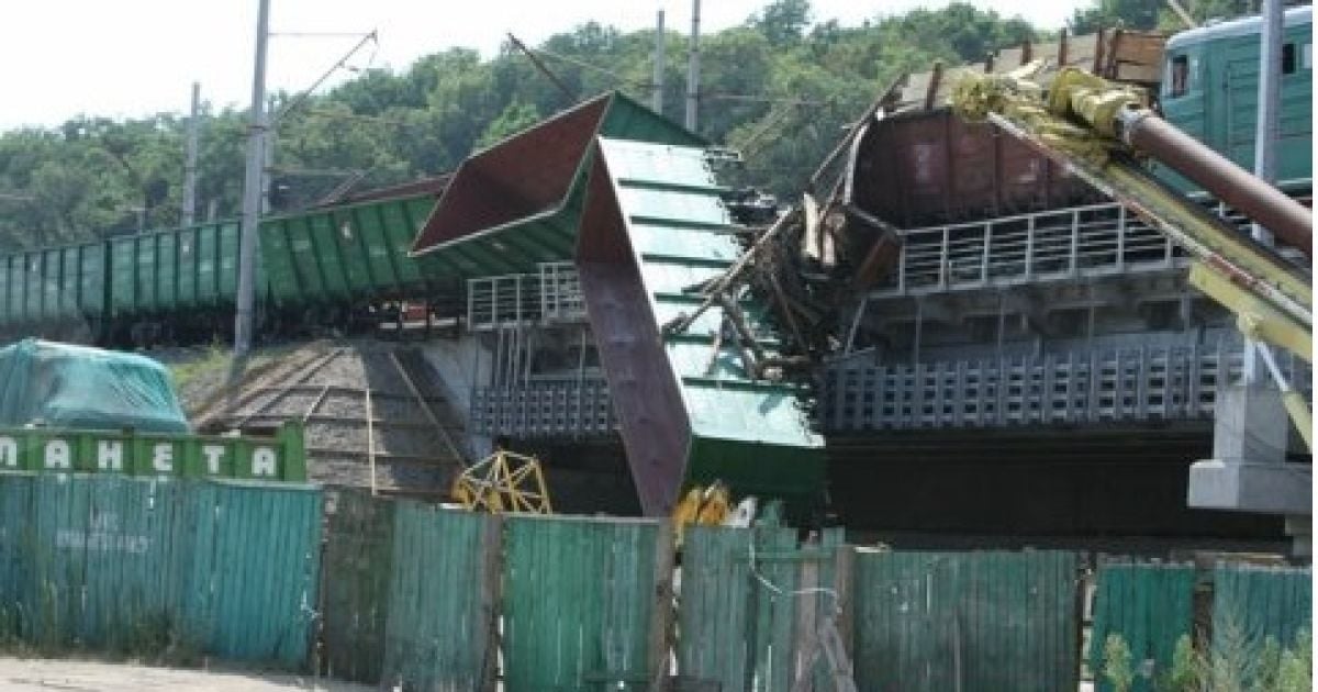 На Видубичах зіткнулися два потяги