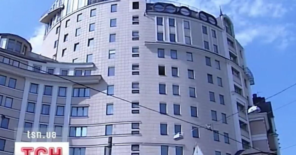 В елітній новобудові навпроти Ботсаду у Києві арештували 26 квартир