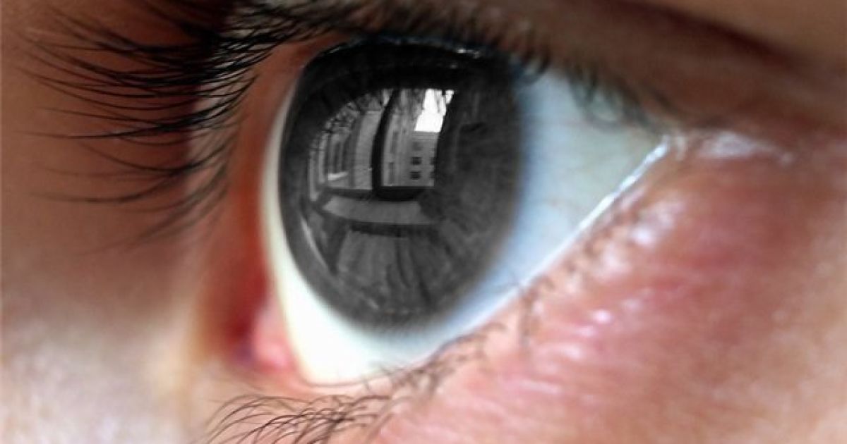 Чоловік невідомо з яких причин виколов собі очі