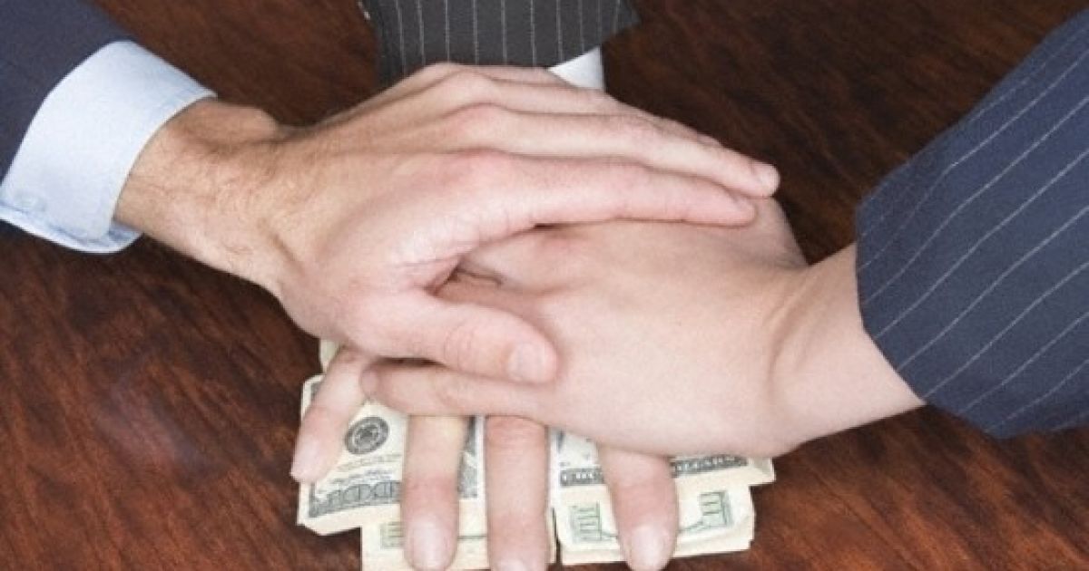 Директора "Нікітського саду" спіймали на хабарі