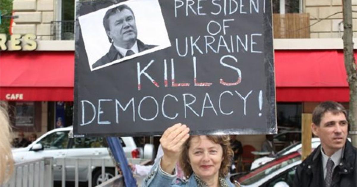 Мітинг  на захист української мови у Парижі / © Український Тиждень