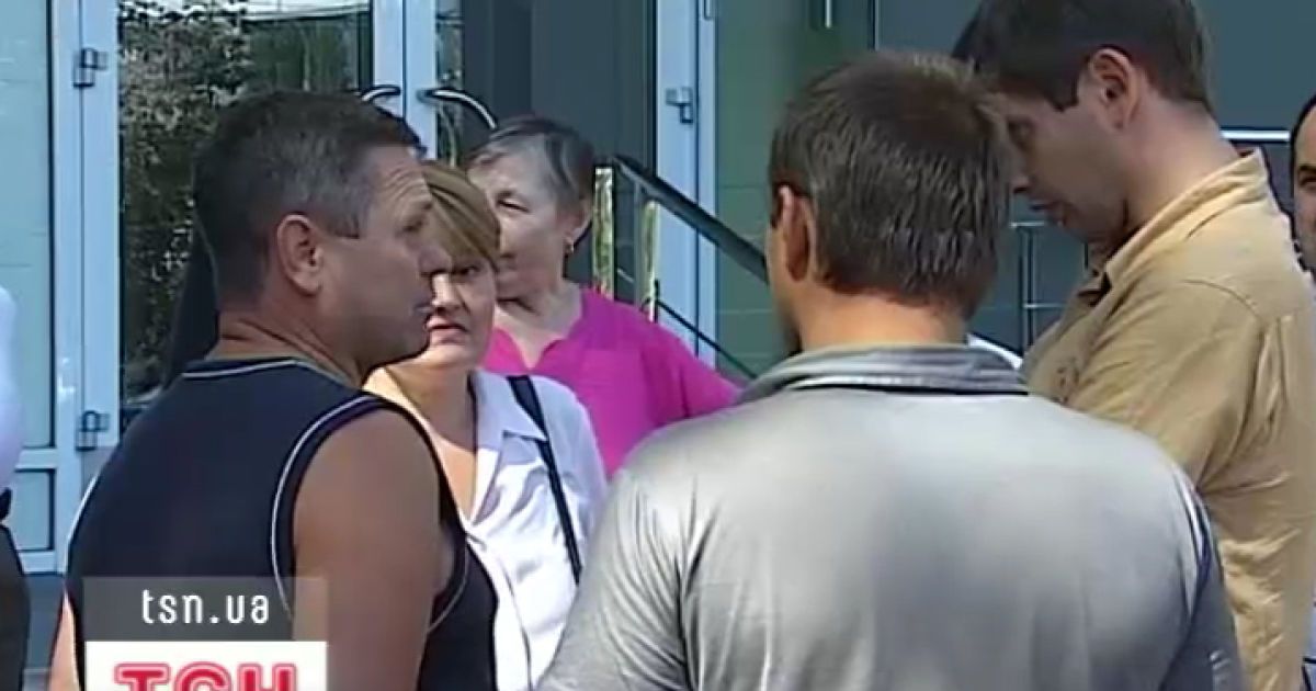 Київський "Каскад" ріжуть на шматки