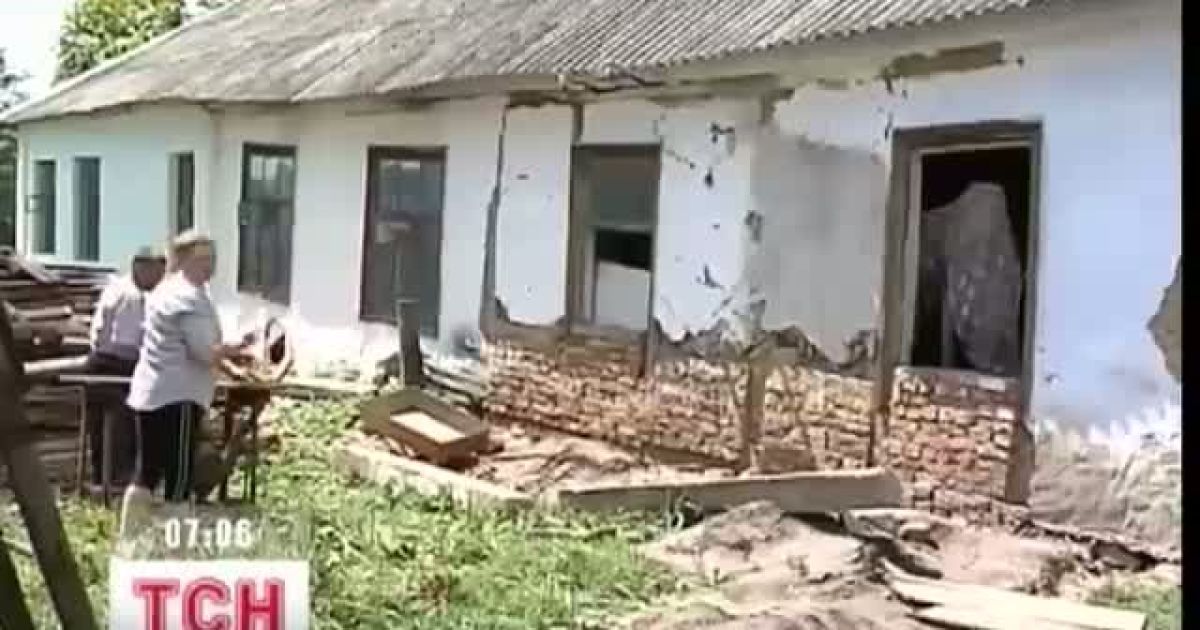 Селянам набридло вмовляти чиновників, і вони самі взялися за будівництво садка