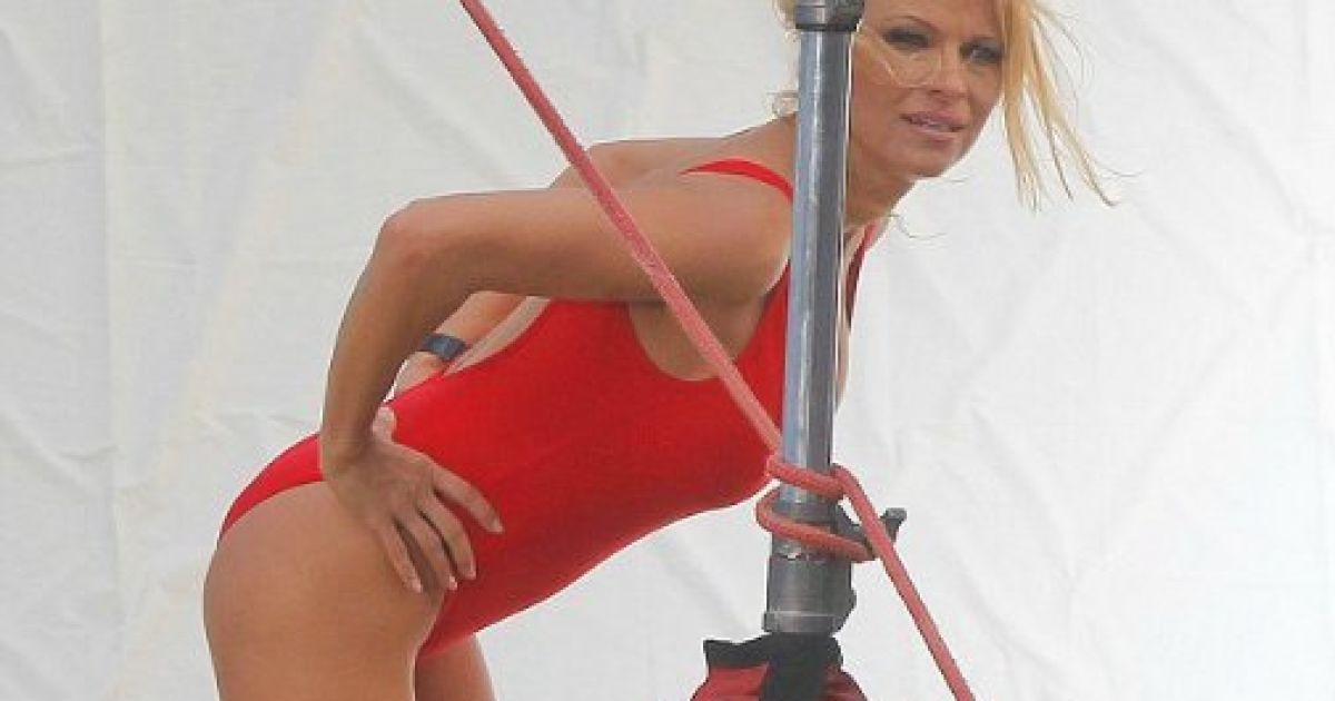 "Рятівницю Малібу" скоро і саму доведеться рятувати