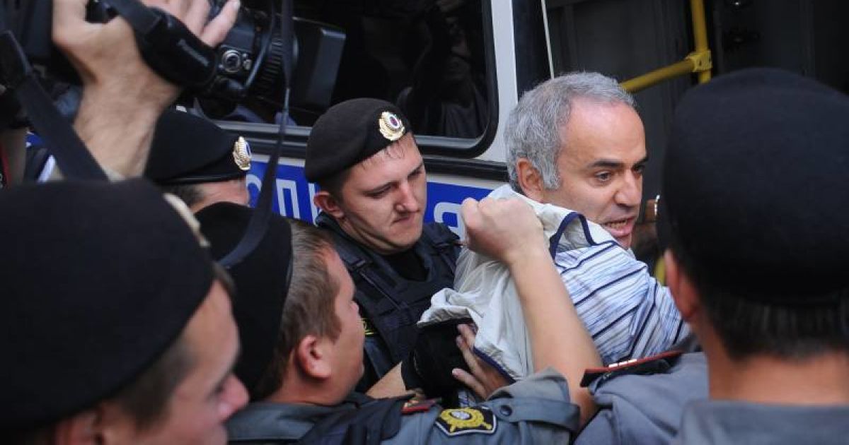 У Каспарова є відеозапис, де до нього поліцейські застосовують насильство