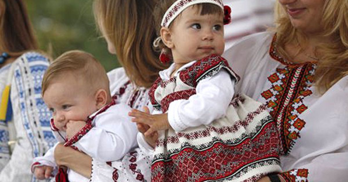 49% дітей хочуть жити в Україні, коли виростуть