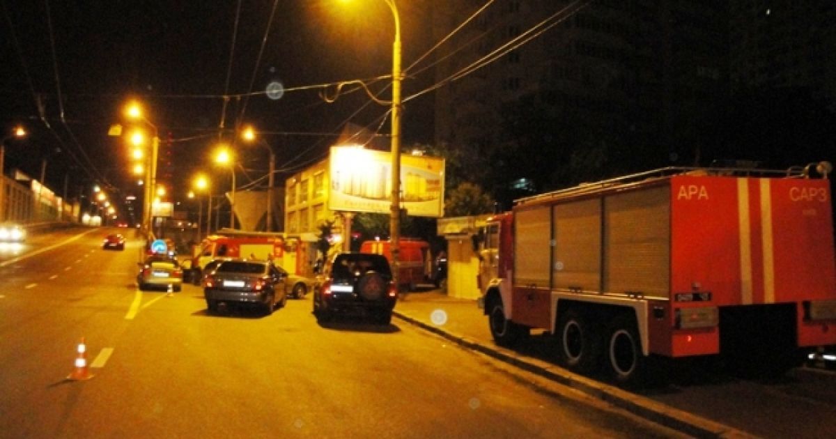 Пожежу на Гетьмана ймовірніше за все влаштував необережний курець / © прес-служба МНС Києва