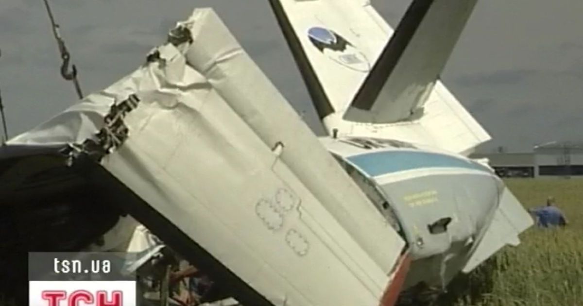 Літак з парашутистами не дотягнув всього кілометр до посадкової смуги