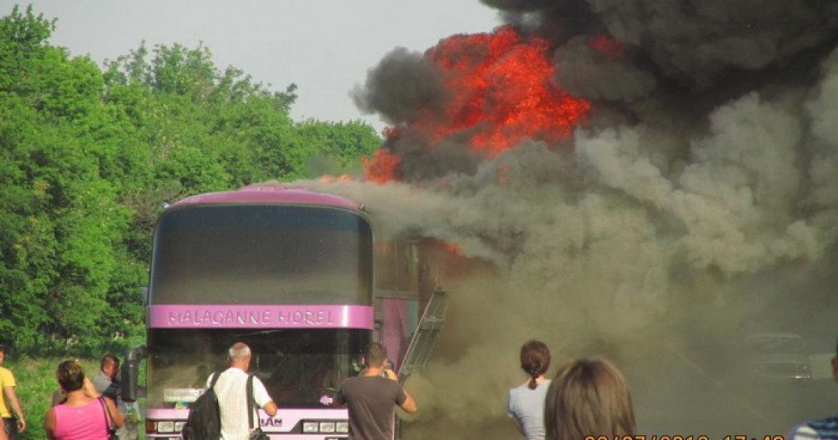 У Харкові згорів автобус, люди ледь встигли врятуваттися