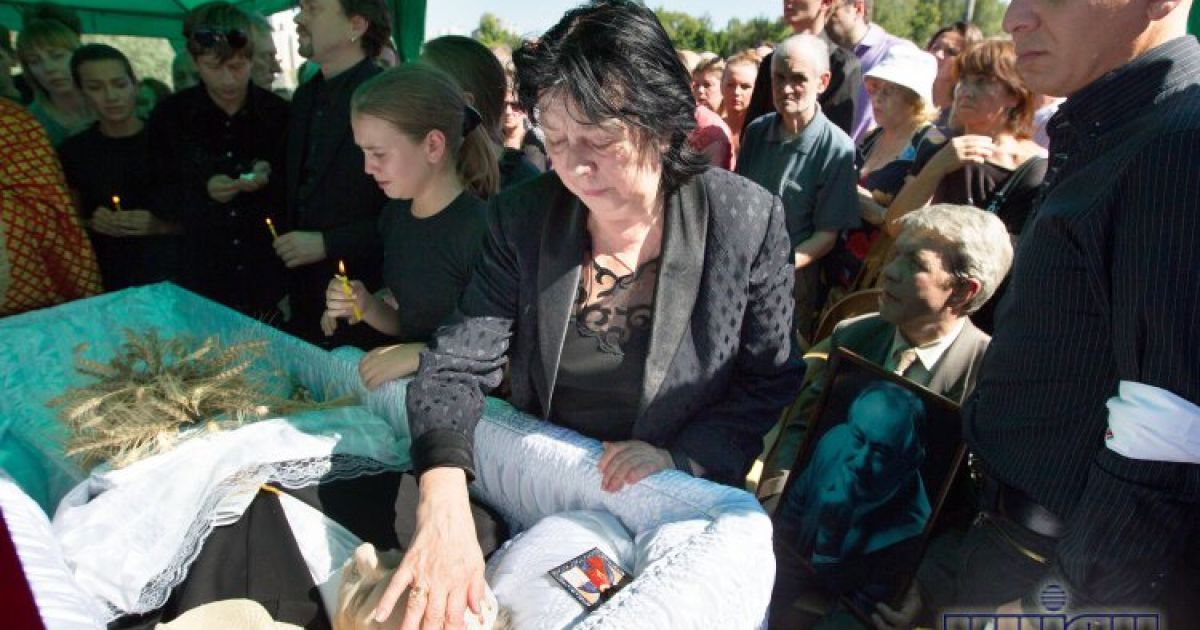 Богдана Ступку поховали