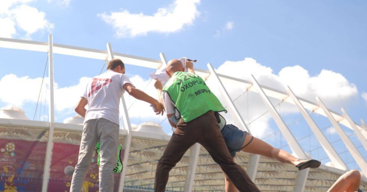 FEMEN знову змусили  правоохоронців попітніти / © Жіночий рух FEMEN