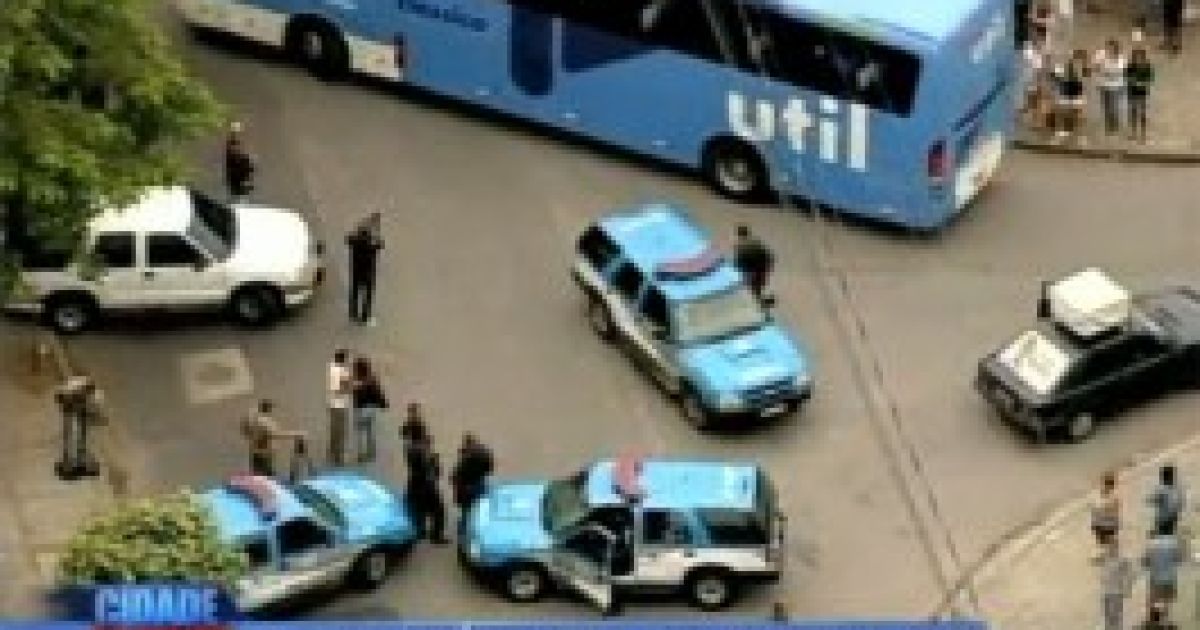 У Ріо-де-Жанейро злочинець захопив автобус з дітьми