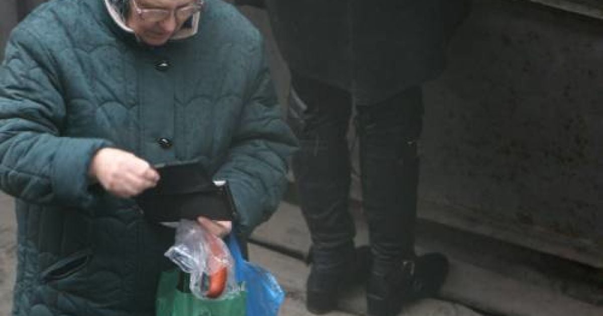 Вкладники почнуть масово забирати гривневі депозити, а Нацбанк обмежить їх видачу