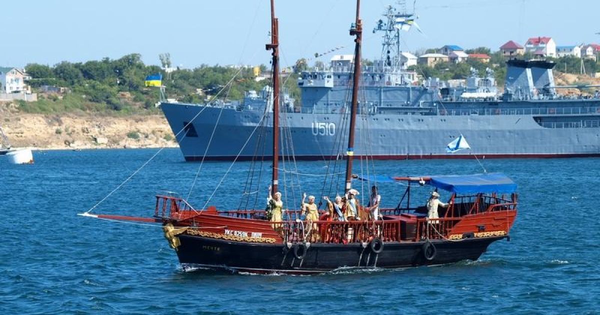 У Севастополі День флоту відзначили святковим парадом більше схожим на бойові навчання / © mil.gov.ua