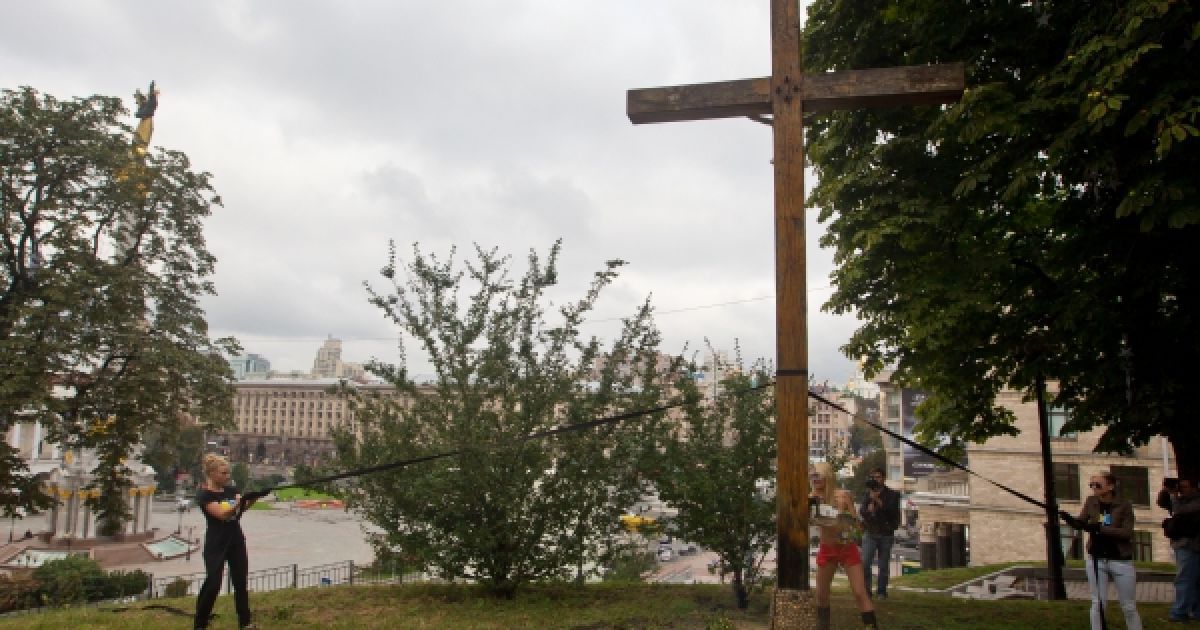 FEMENістки спаплюжили православну святиню, щоб підтримати Pussy Riot / © Украинское Фото