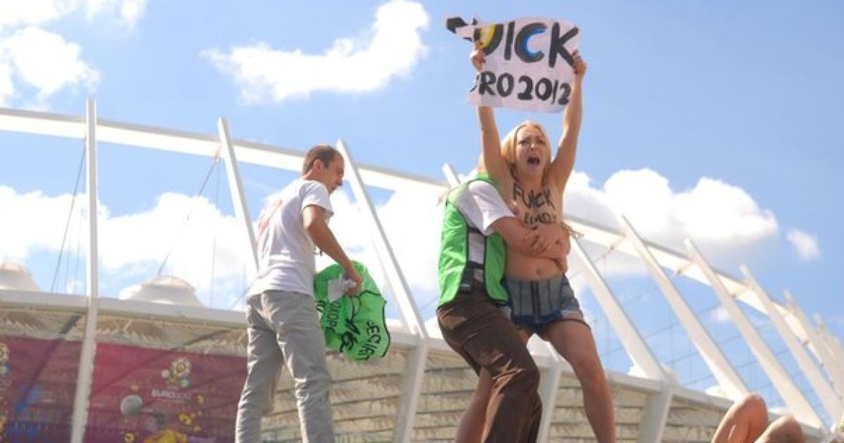 FEMEN знову змусили  правоохоронців попітніти / © Жіночий рух FEMEN