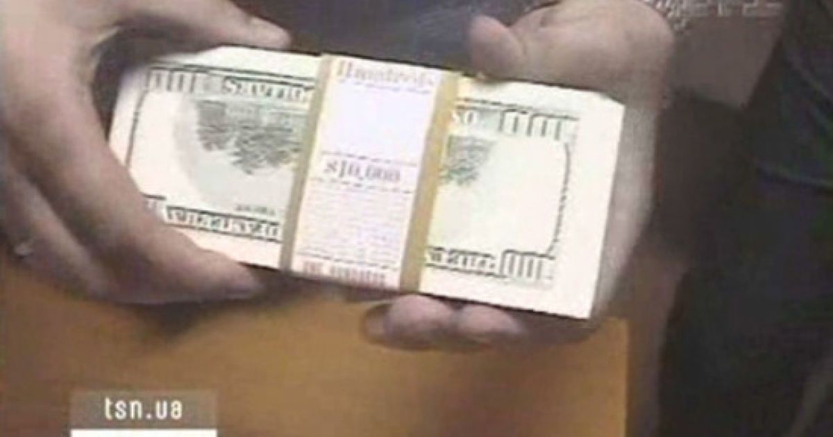 Оперативника карного розшуку спіймали "на гарячому"