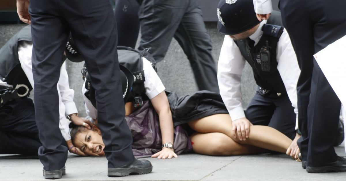Активісток FEMEN затримали у Лондоні за протест проти ісламу / © femen.livejournal.com