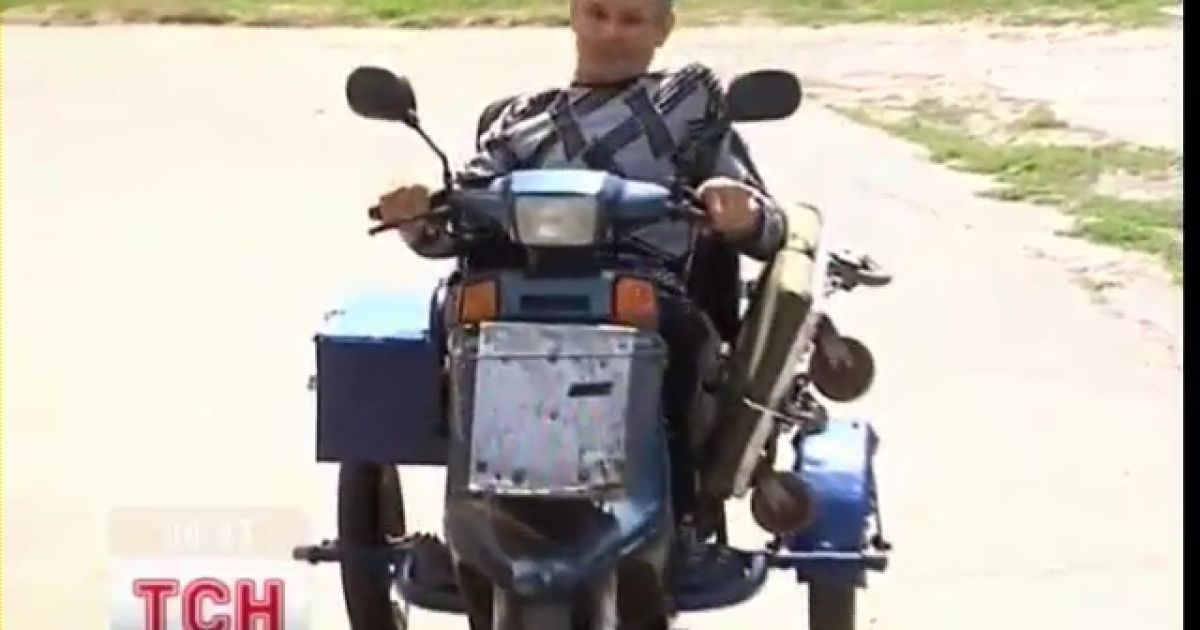 Петро Пашковський створив скутер для інвалідів і, в першу чергу, для себе. Скріншот з відео