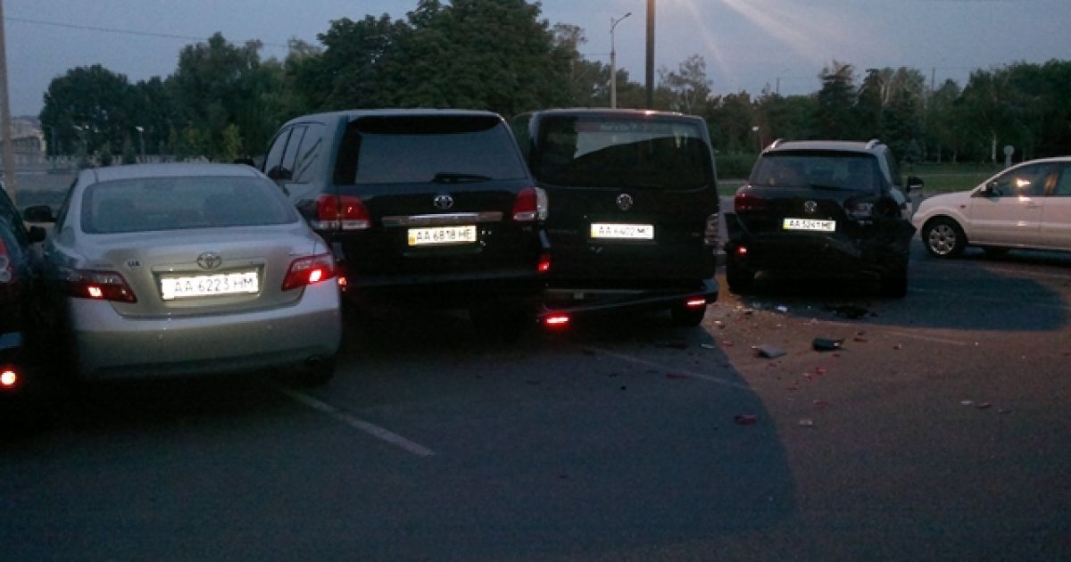 Вантажівка протаранила 15 авто / © 34.ua