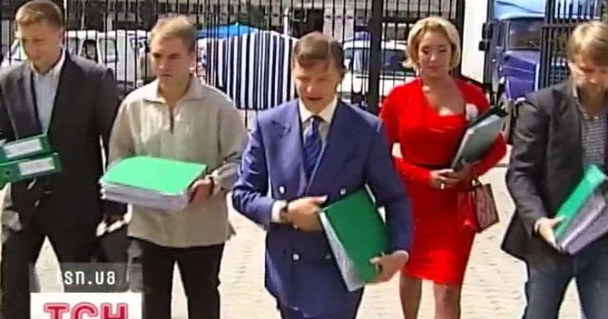 Ляшко привів до ЦВК Розинську та приніс документи