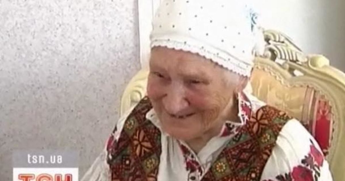 Рецепт довгого життя та ясного розуму від баби Олени &ndash; сміх і любов до людей.